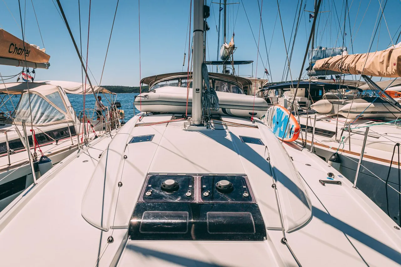 El Yelmo - Sailboat in Seget Donji