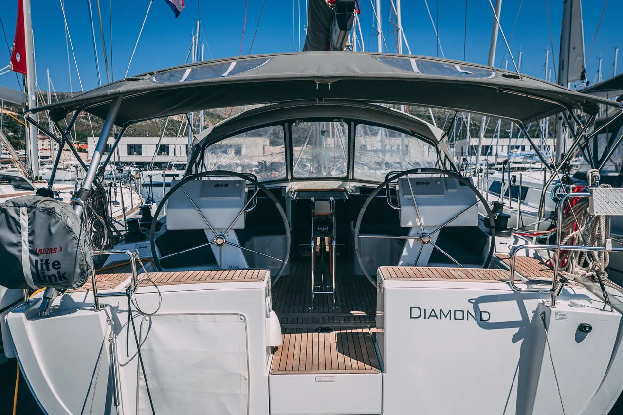 Diamond - Yelkenli içinde Seget Donji