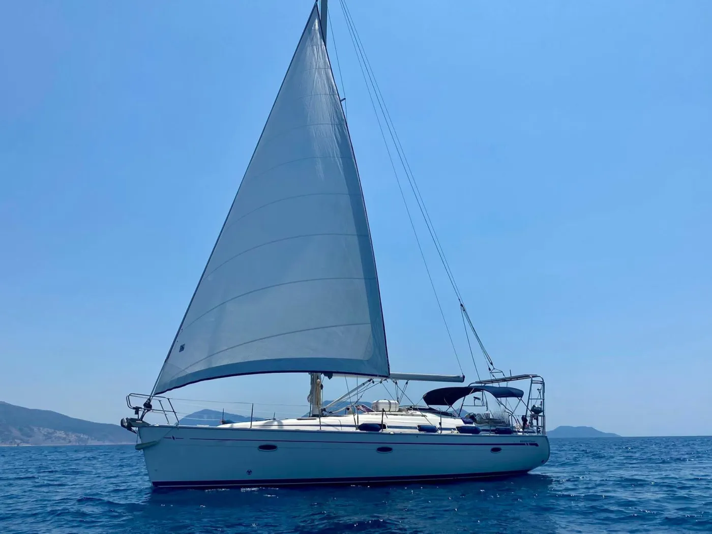 Okeanis - Sailboat in Alimos