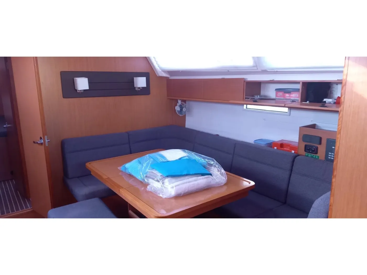 Captain John - Sailboat in Nikiana