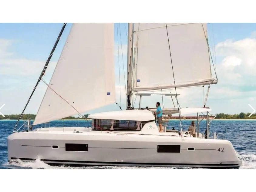 Chill Out - Catamaran in Tourlos