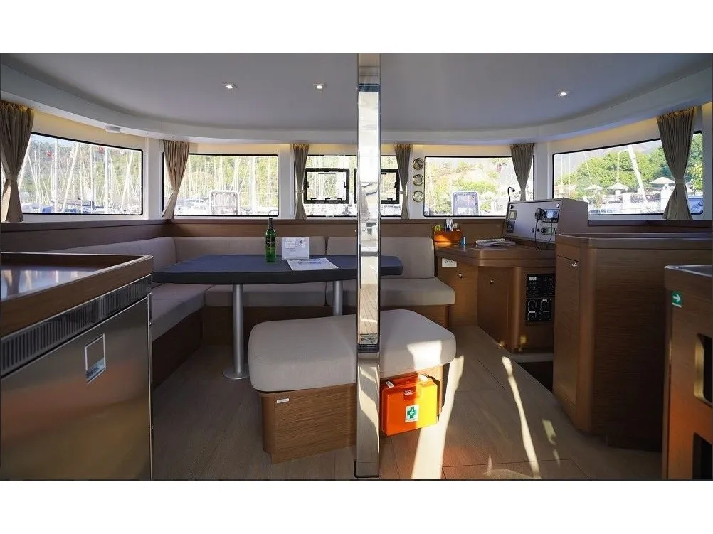 Chill Out - Catamaran in Tourlos