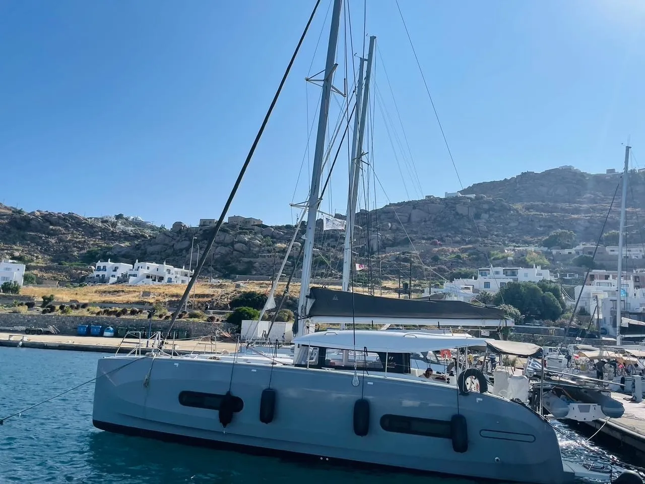 Minoas - Katamaran içinde Tourlos
