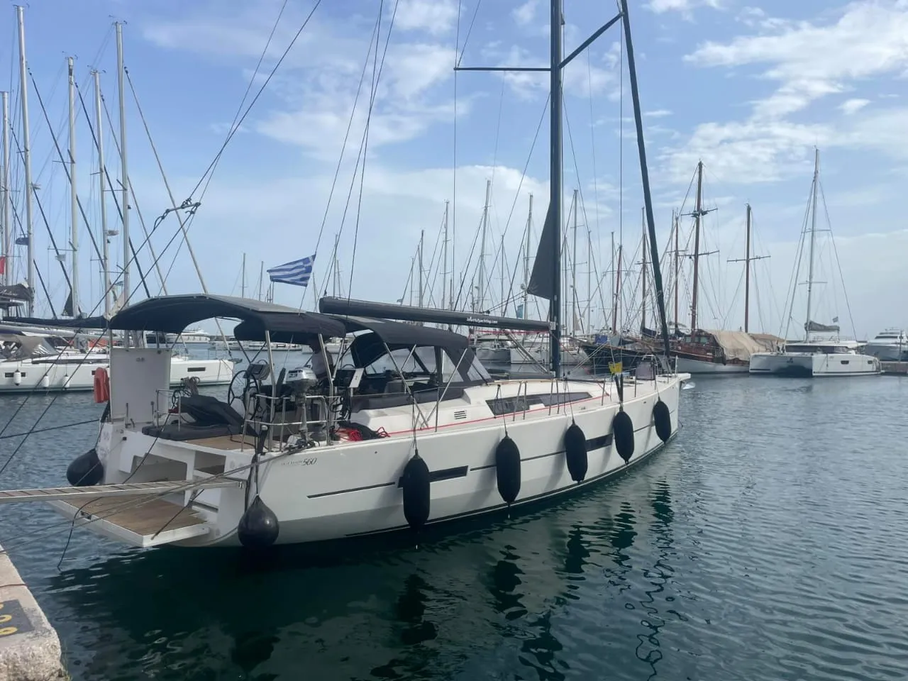 Captain Leo - Yelkenli içinde Tourlos