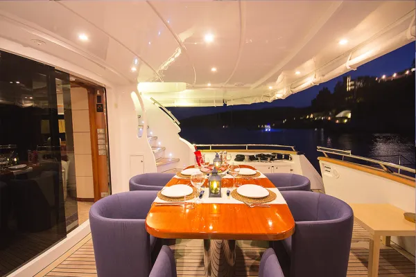 24M Deluxe Maiora Motoryacht