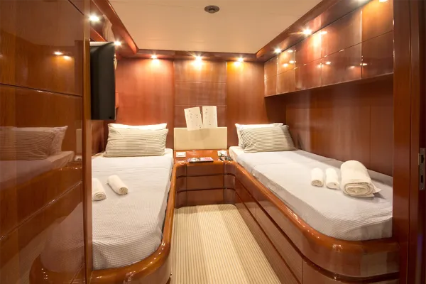 24M Deluxe Maiora Motoryacht