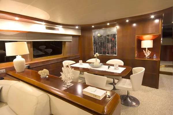 24M Deluxe Maiora Motoryacht