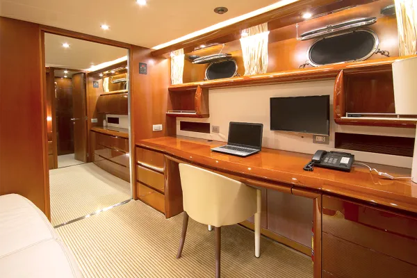 24M Deluxe Maiora Motoryacht