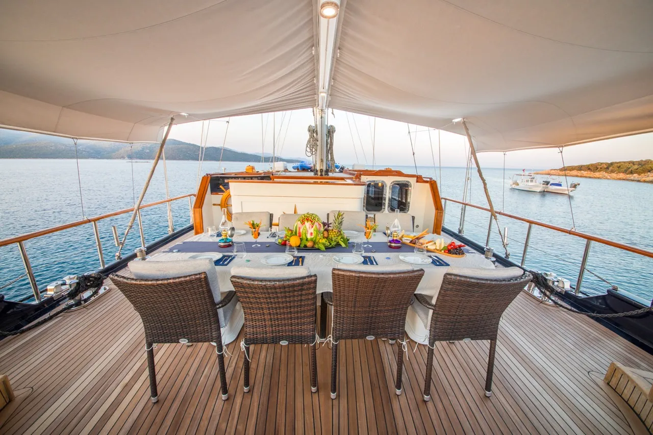 Dea Del Mare - Gulet içinde Eskiçeşme