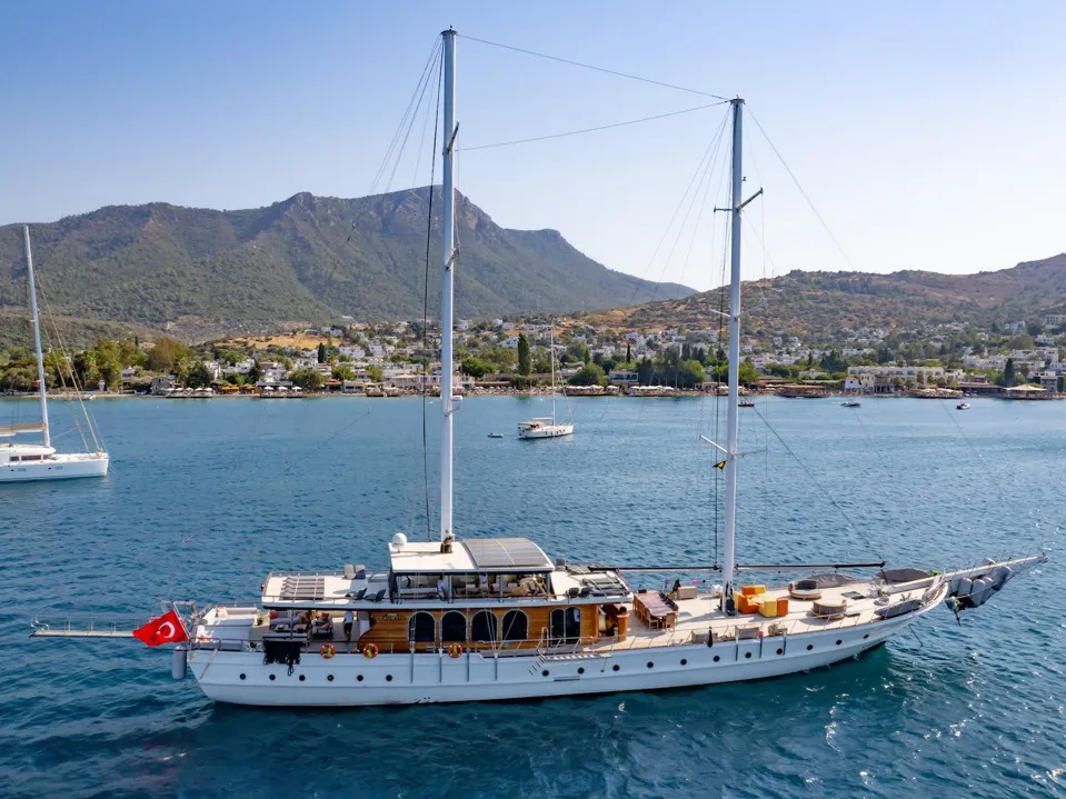 Caustic - Gulet in Eskiçeşme