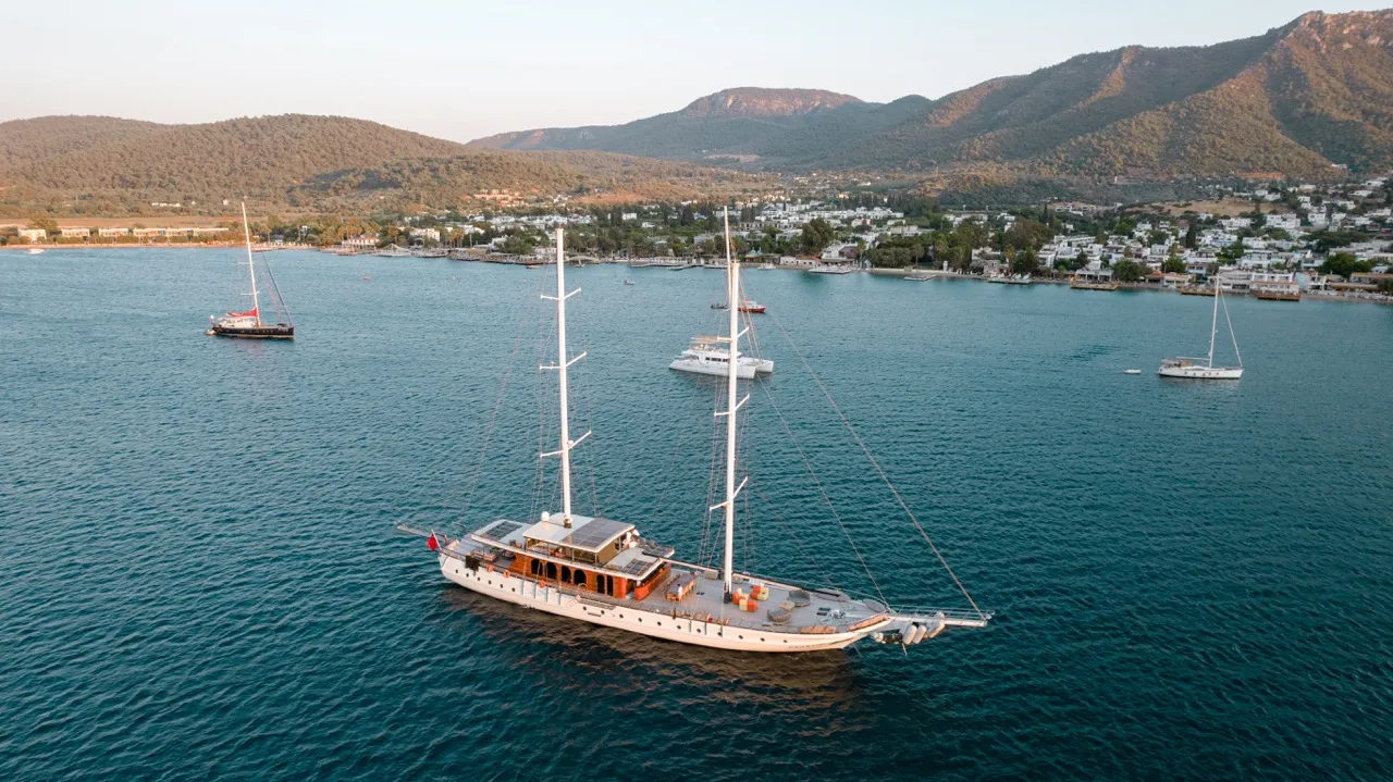 Caustic - Gulet in Eskiçeşme