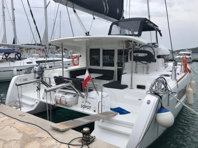 EL PASO - Catamaran in Rogoznica