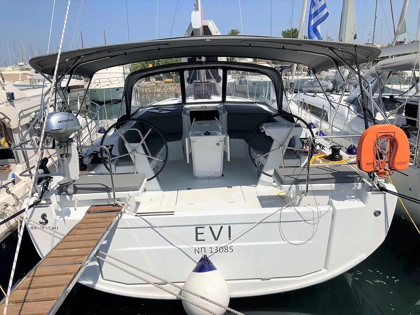 EVI - Yelkenli içinde Alimos