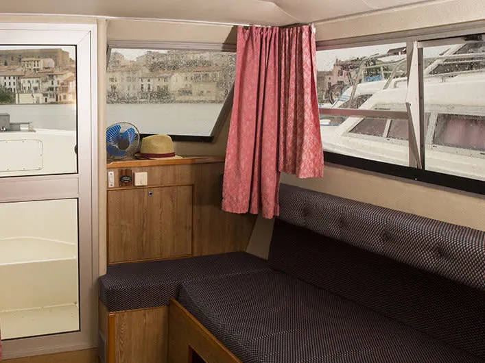 Cirrus A - Budget 4 - Motor Yat içinde Jarnac