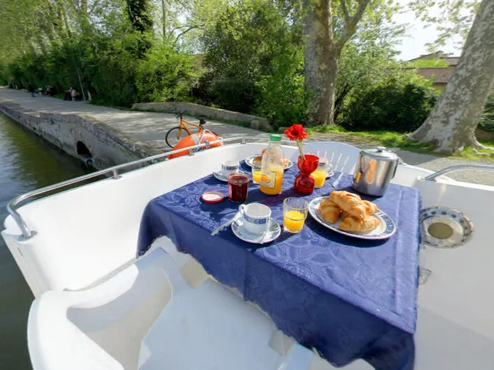 Countess - Budget 4 - Motor Yacht in Portiragnes