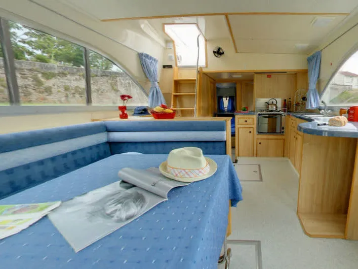 Tango - Comfort 13 - Motor Yacht in Benson