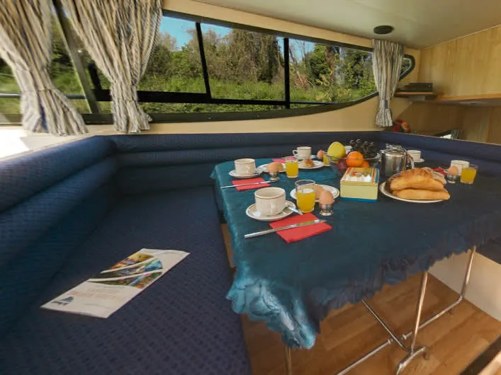 Magnifique - Comfort 4 - Motor Yacht in Fairyhill