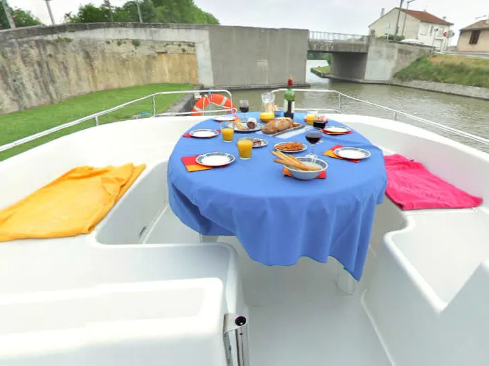 Salsa B - Comfort 8 - Motor Yacht in Douelle