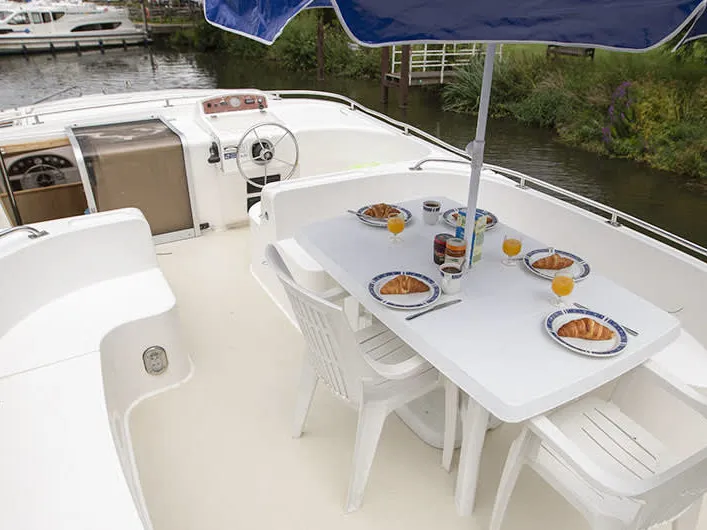 Classique Star - Budget 15 - Motor Yacht in Saint-Usage