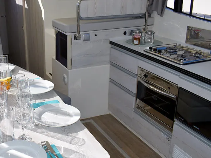 Horizon 4 - Premier 4 - Motor Yat içinde Branges