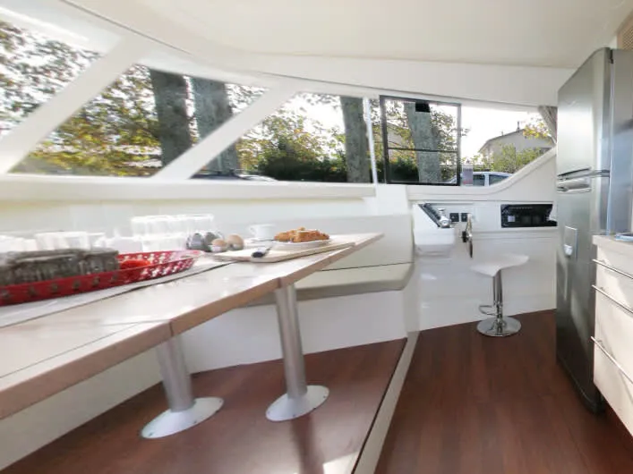 Vision3 - Comfort Plus 20 - Motor Yacht in Saint-Usage