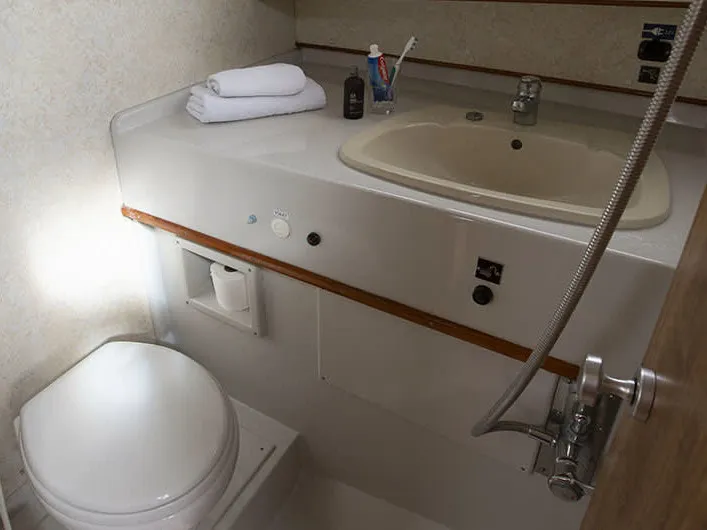 Crusader - Budget 15 - Motor Yat içinde Branges