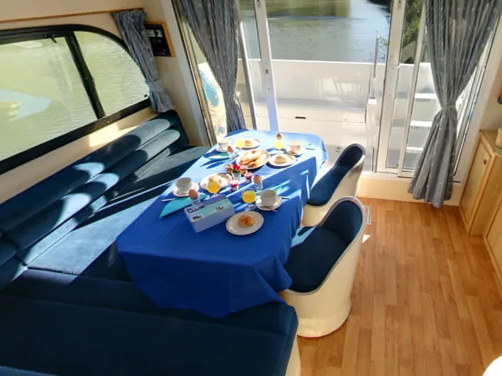 Caprice - Comfort 30 - Motor Yacht in Benson