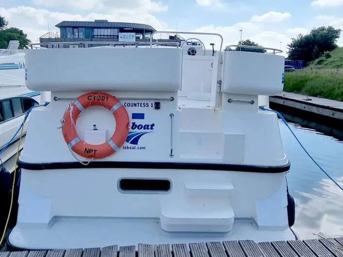 Countess - Budget 6 - Motor Yacht in Guipry-Messac