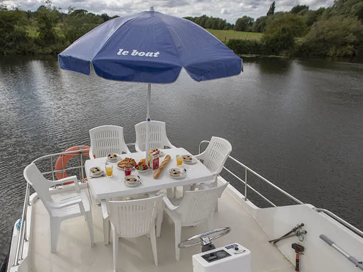 Crusader - Budget 24 - Motor Yacht in Douelle