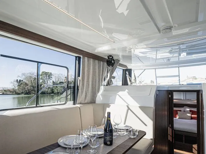 Liberty - Luxury 4 - Motor Yacht in Douelle