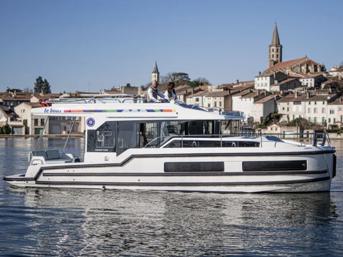 Liberty - Luxury 4 - Motor Yacht in Douelle