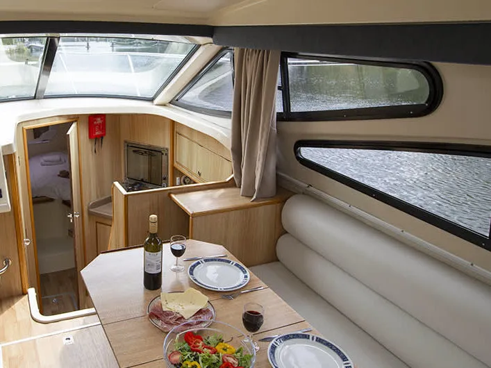 Consul - Budget 6 - Motor Yacht in Rheinsberg
