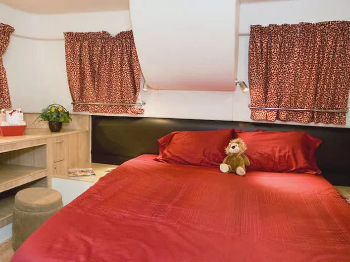 Royal Mystique A - Comfort Plus 17 - Motor Yat içinde Branges