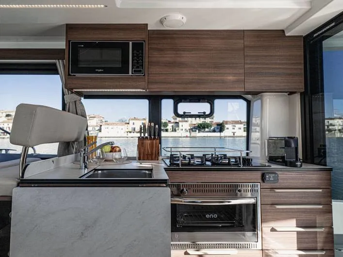 Liberty - Luxury 5 - Motor Yat içinde Migennes