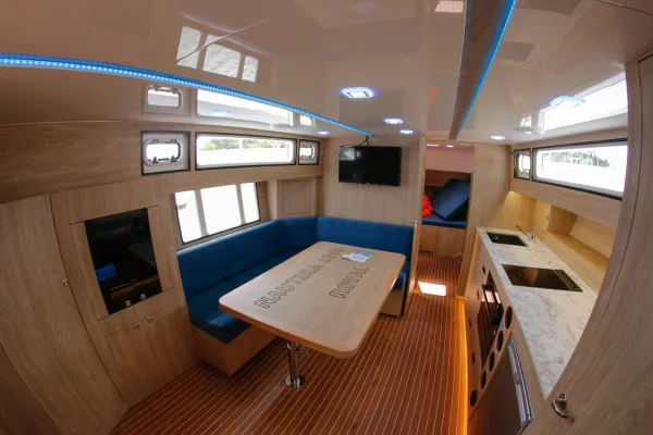 Nautika 1300 Royal