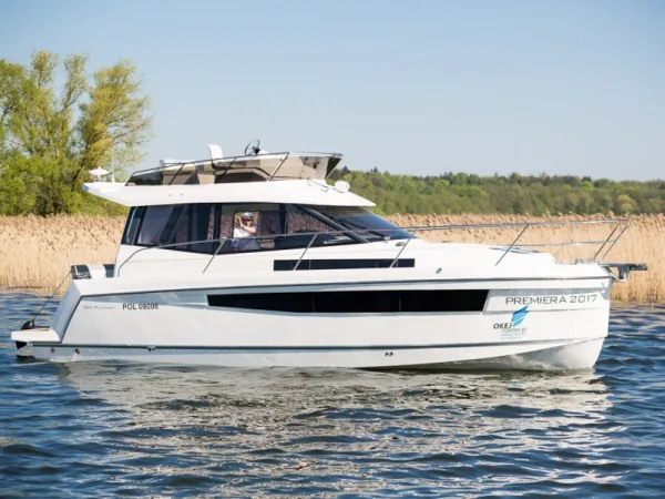 Platinum 989 Flybridge (Premiera)
