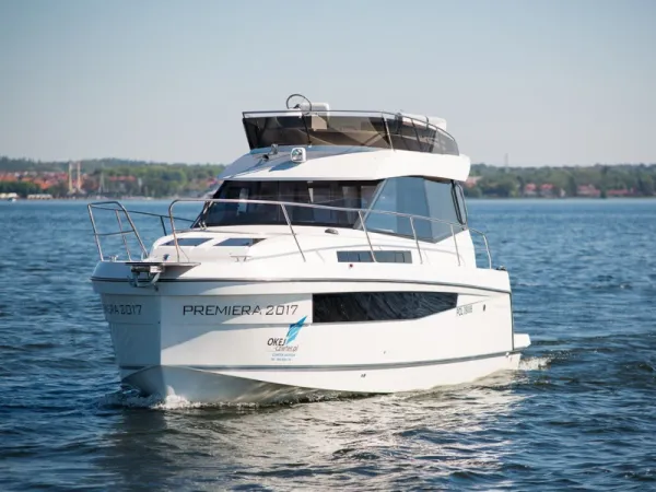 Platinum 989 Flybridge (Premiera)