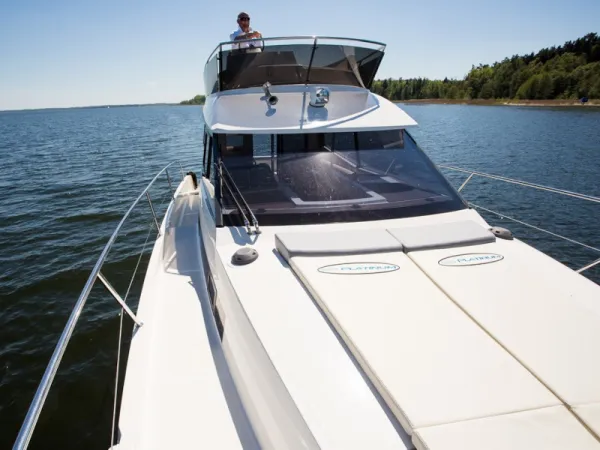 Platinum 989 Flybridge (Premiera)