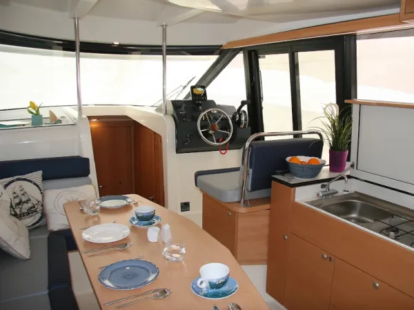 Platinum 989 Flybridge (Premiera)