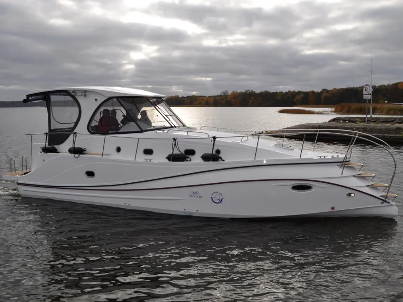 Tes 393 Illuminatus - Motor Yacht in Wilkasy