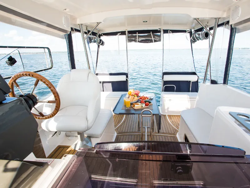 Nautika 1000 VIP - Motor Yacht in Wilkasy