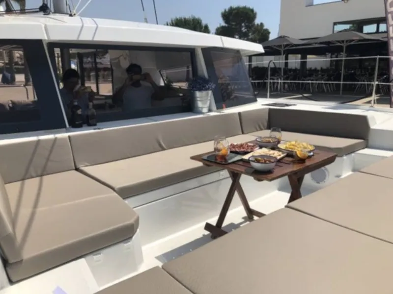 Viewfinder - Catamaran in Ribishi
