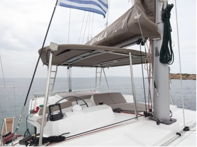 Viewfinder - Catamaran in Ribishi