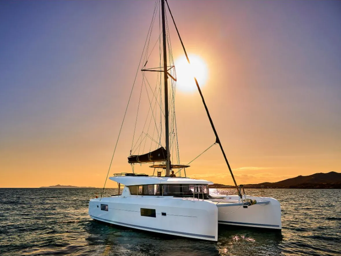 ALBERTINA  2025 refit - A/C  , Generator , Solar , Electric winch, remote control gangway - Catamaran in Lefkada