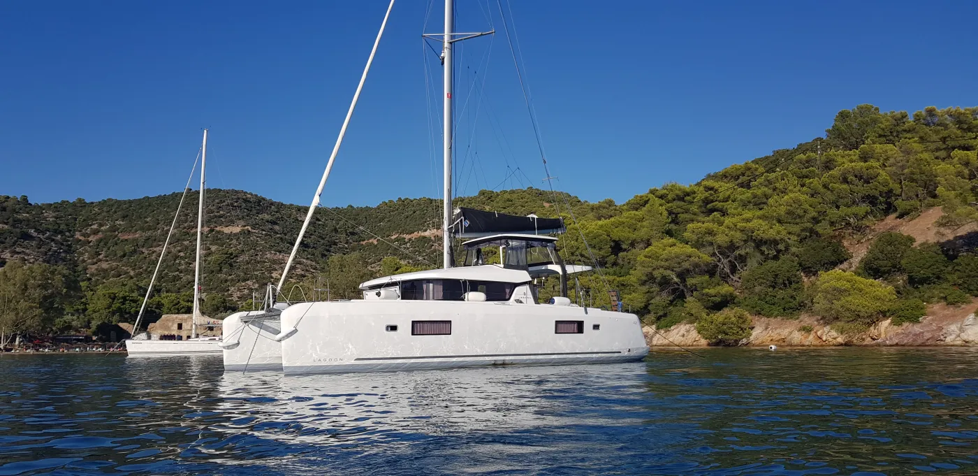 Midas - Catamaran in Alimos
