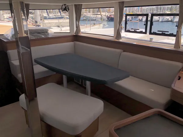Lagoon 42 (2020) AM