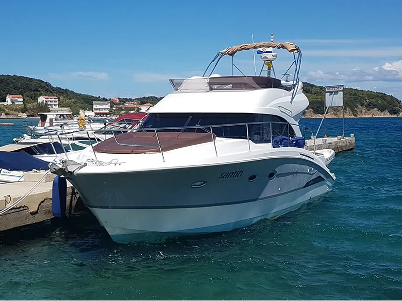 Santin - Motor Yacht in Punat