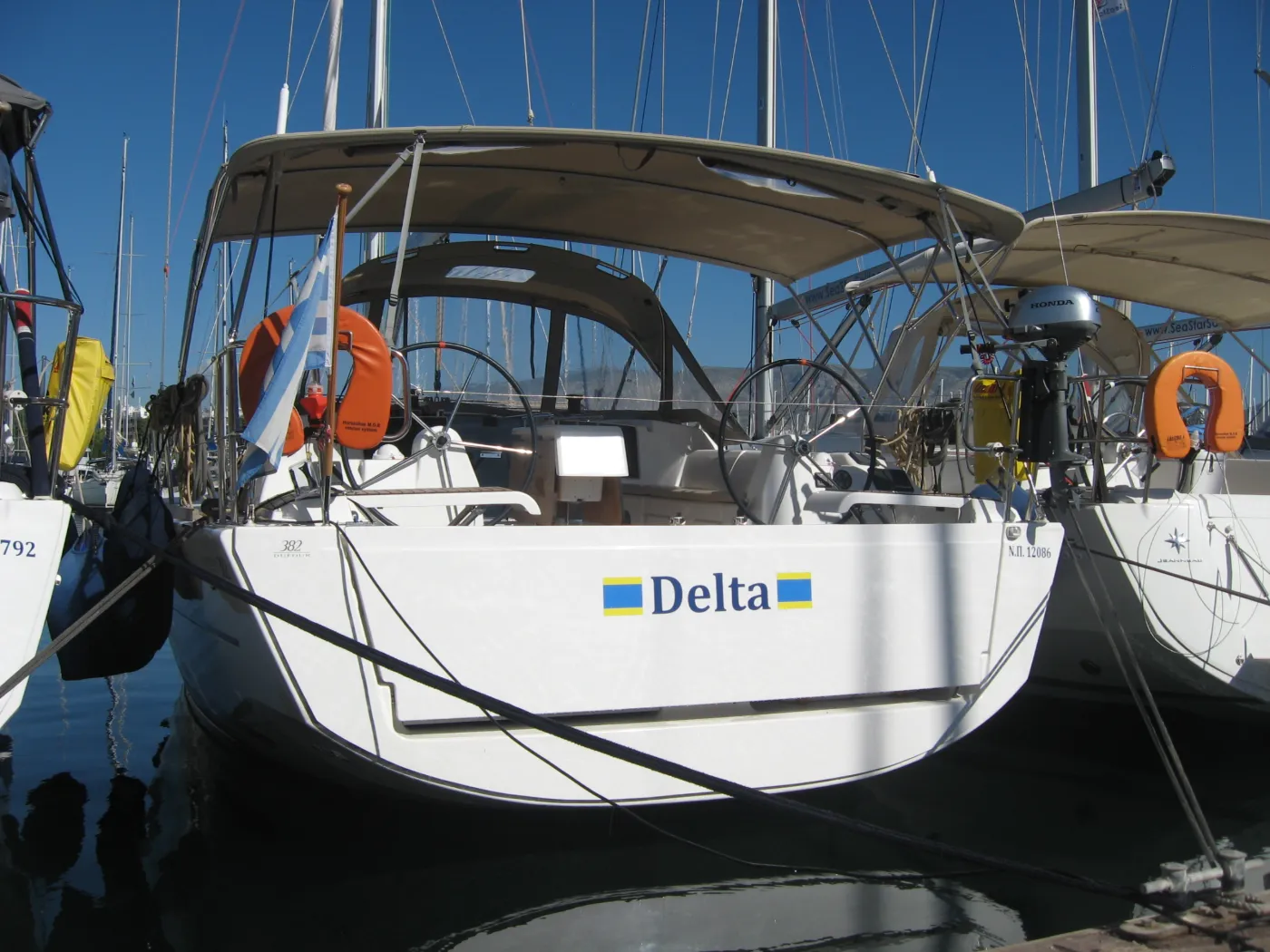 Delta - Yelkenli içinde Alimos