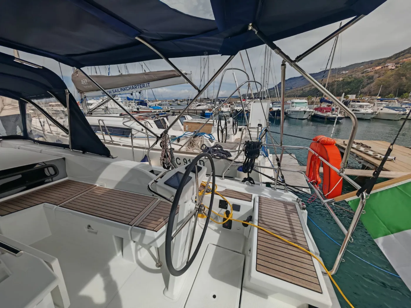 Aurora - Sailboat in Vibo Marina