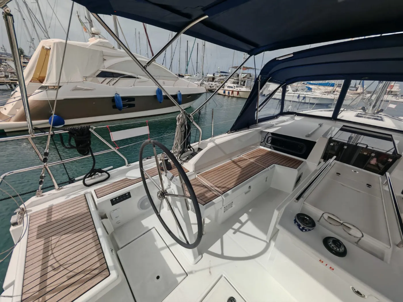 Aurora - Yelkenli içinde Vibo Marina